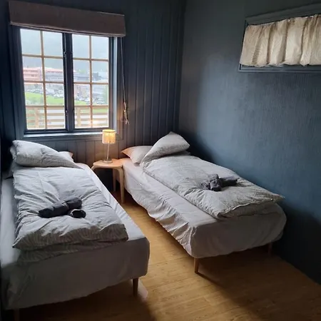 アパート Stor Med 4 Senger Sentralt I Førde