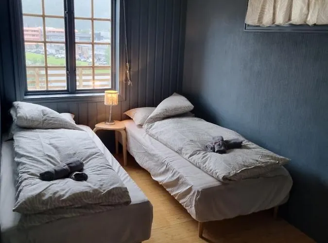 דירה Stor Med 4 Senger Sentralt I Førde